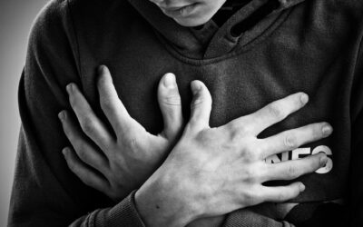 Pourquoi mon adolescent est-il toujours anxieux ? Quand consulter un psychothérapeute ?
