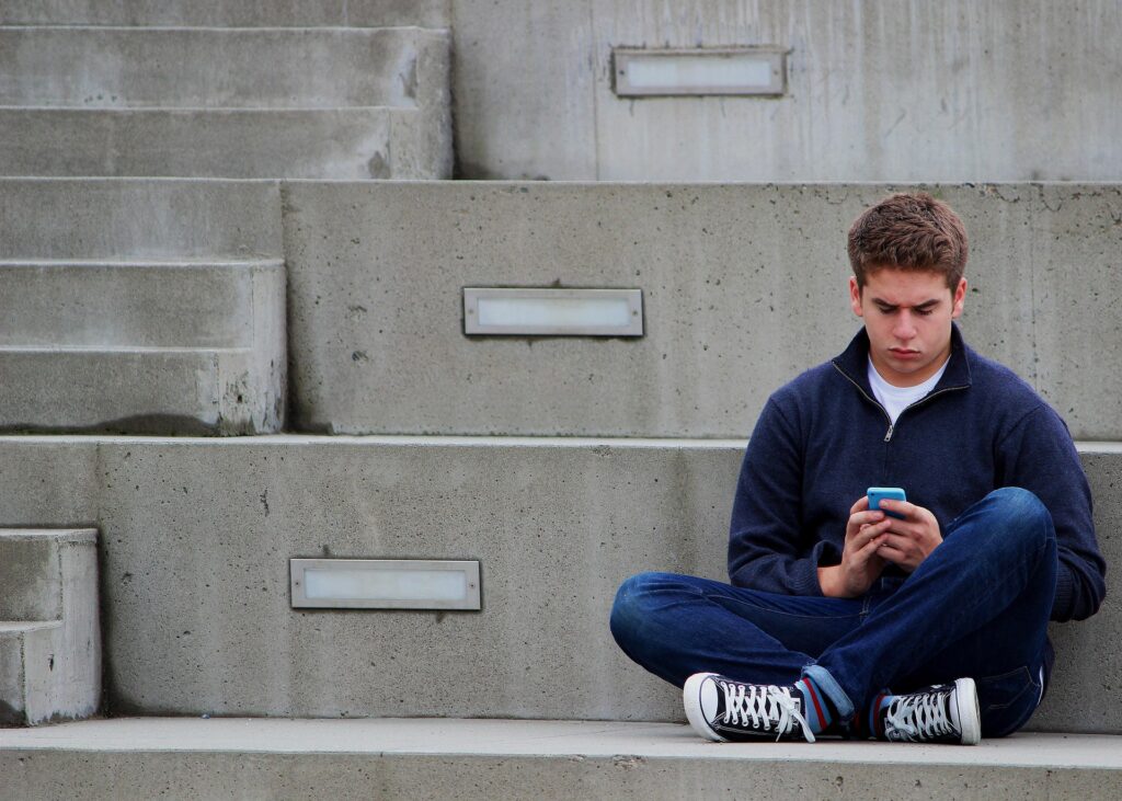 Écrans chez l’adolescent et consultation en psychothérapie